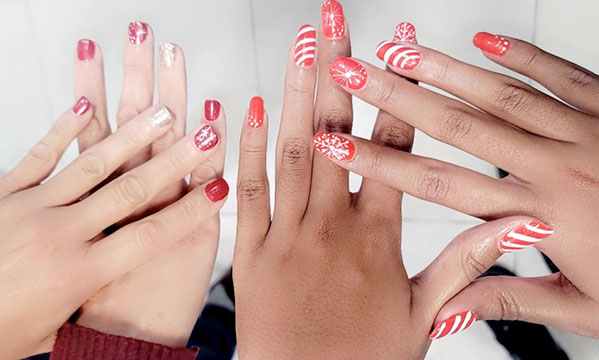 Christmas style manicure